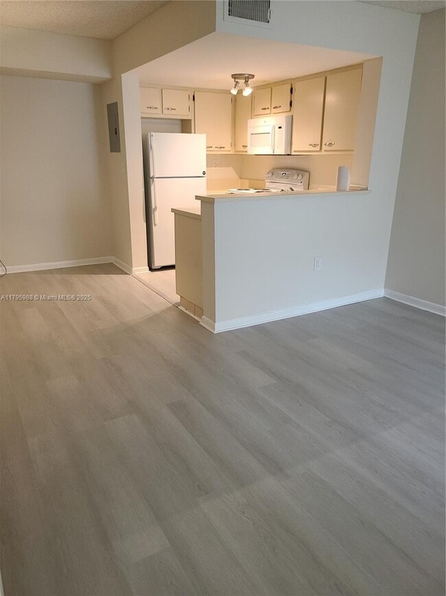 Foto del edificio - 8615 NW 5th Ter
