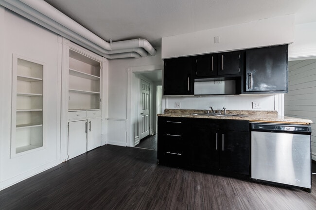 Building Photo - AVAILABLE AUGUST - Spacious 4 Bedroom Home...