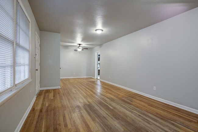 Building Photo - 1641 Marian Dr