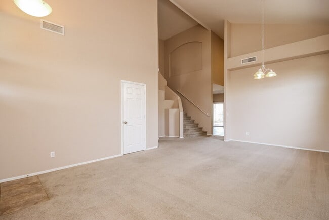 Building Photo - 7420 S 15th Dr