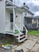 Building Photo - 207 Downs St