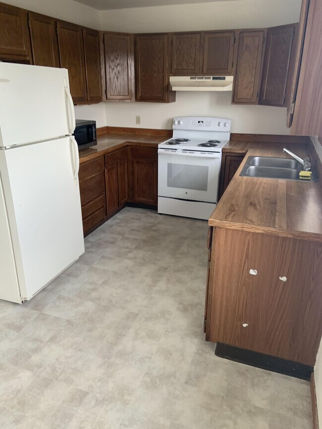 Building Photo - 2553 Southridge Dr