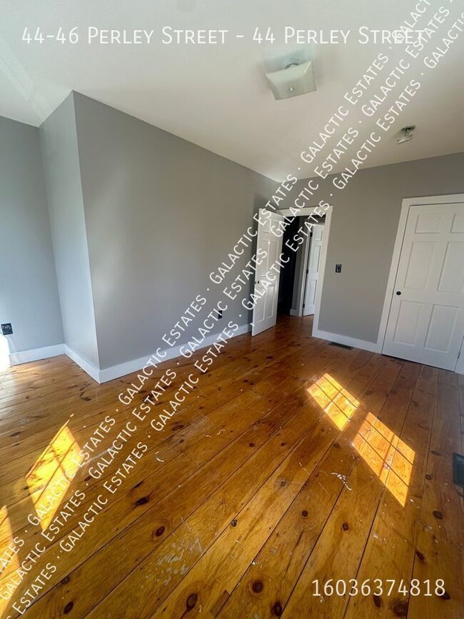 Foto del edificio - Spacious Renovated 3 Bedroom Duplex!