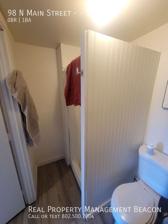 Foto del edificio - 98 N Main St