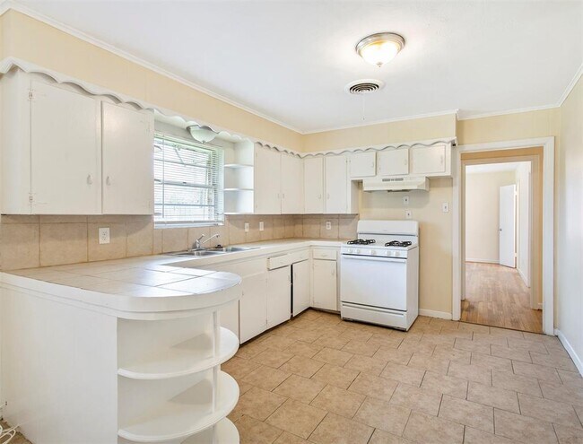 Building Photo - 123 Tanglewood Dr