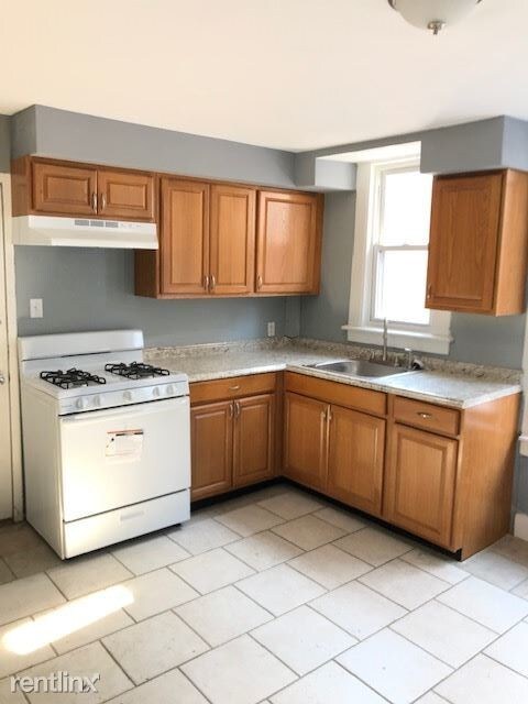 Building Photo - 3 br, 1 bath  - 97 Blake St Fl 1