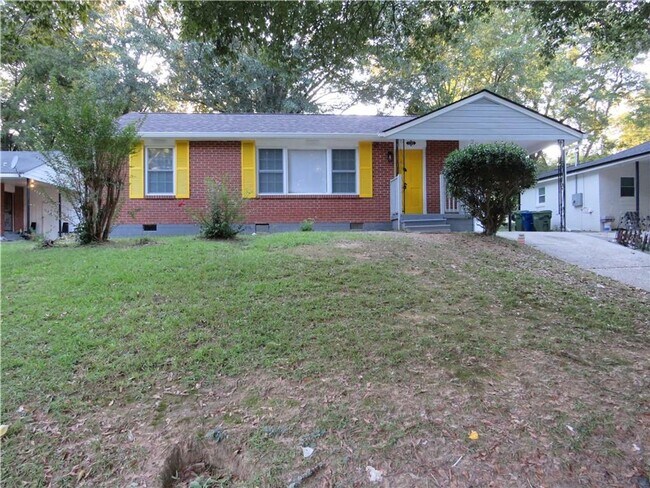 Building Photo - Charm and Convenience Await: Newly Renovat...