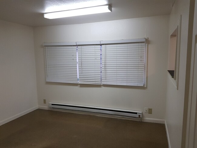 Building Photo - Spacious 2 bedroom with 1 Bonus room and 1...