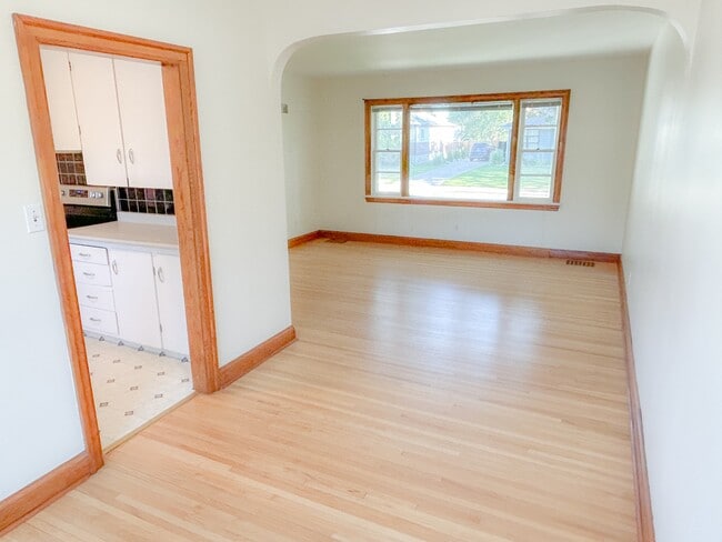 Building Photo - 2712 Sinton Ave
