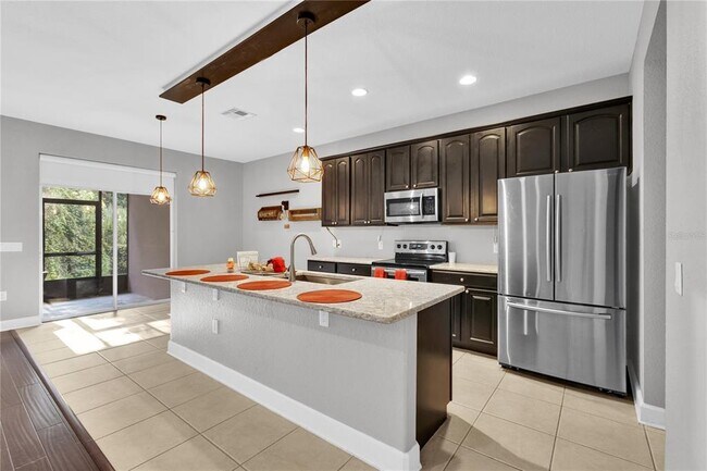Foto del edificio - 8346 Riverdale Ln