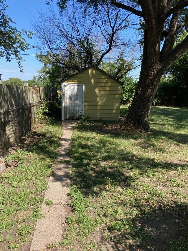 Building Photo - 1838 Webb ave