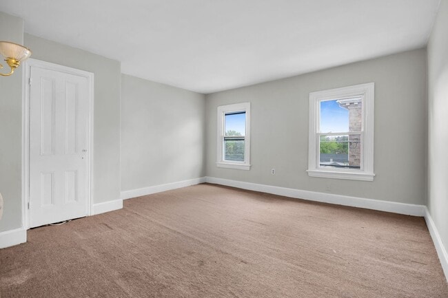 Foto del edificio - 276 W St Joseph St