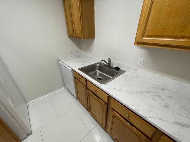 Foto del edificio - 390 Guzzardo Ln