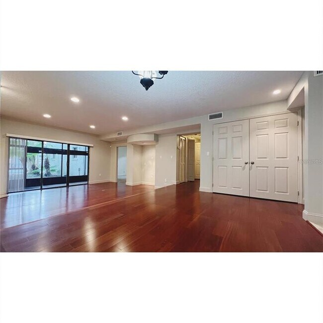 Foto del edificio - 1000 Winderley Pl