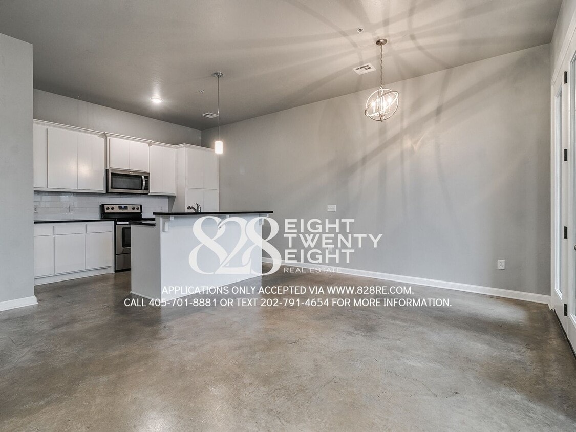 West Norman Urban Contemporary 3 Bed/2.5 Bath West Main Lofts Townhome Available Now! - West Norman Urban Contemporary 3 Bed/2.5 Bath West Main Lofts Townhome Available Now!