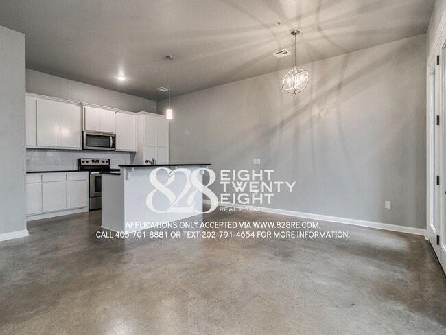 West Norman Urban Contemporary 3 Bed/2.5 Bath West Main Lofts Townhome Available Now! - West Norman Urban Contemporary 3 Bed/2.5 Bath West Main Lofts Townhome Available Now!