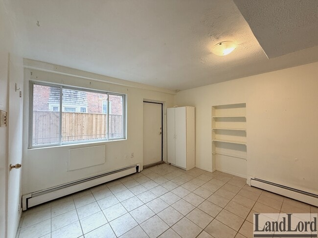 Building Photo - 198 Dunn Ave