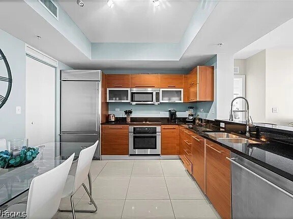 Foto del edificio - 3000 Oasis Grand Blvd