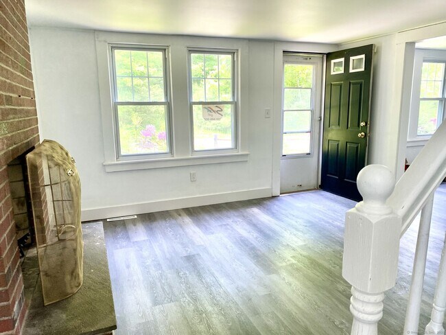 Foto del edificio - 589 Old Hartford Rd
