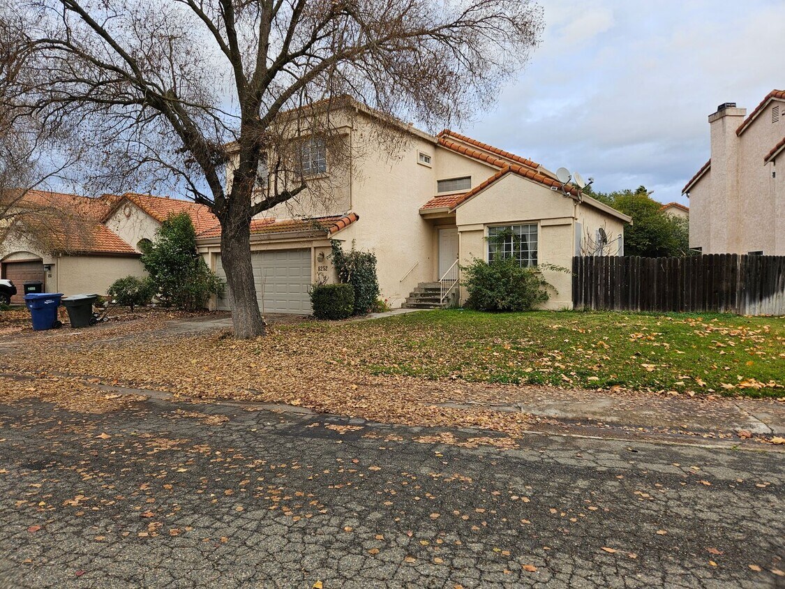 Primary Photo - Beautiful Home for Rent