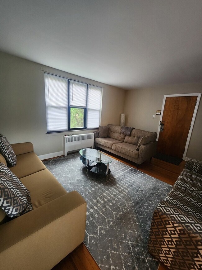 Foto del edificio - 7367 N Winchester Ave