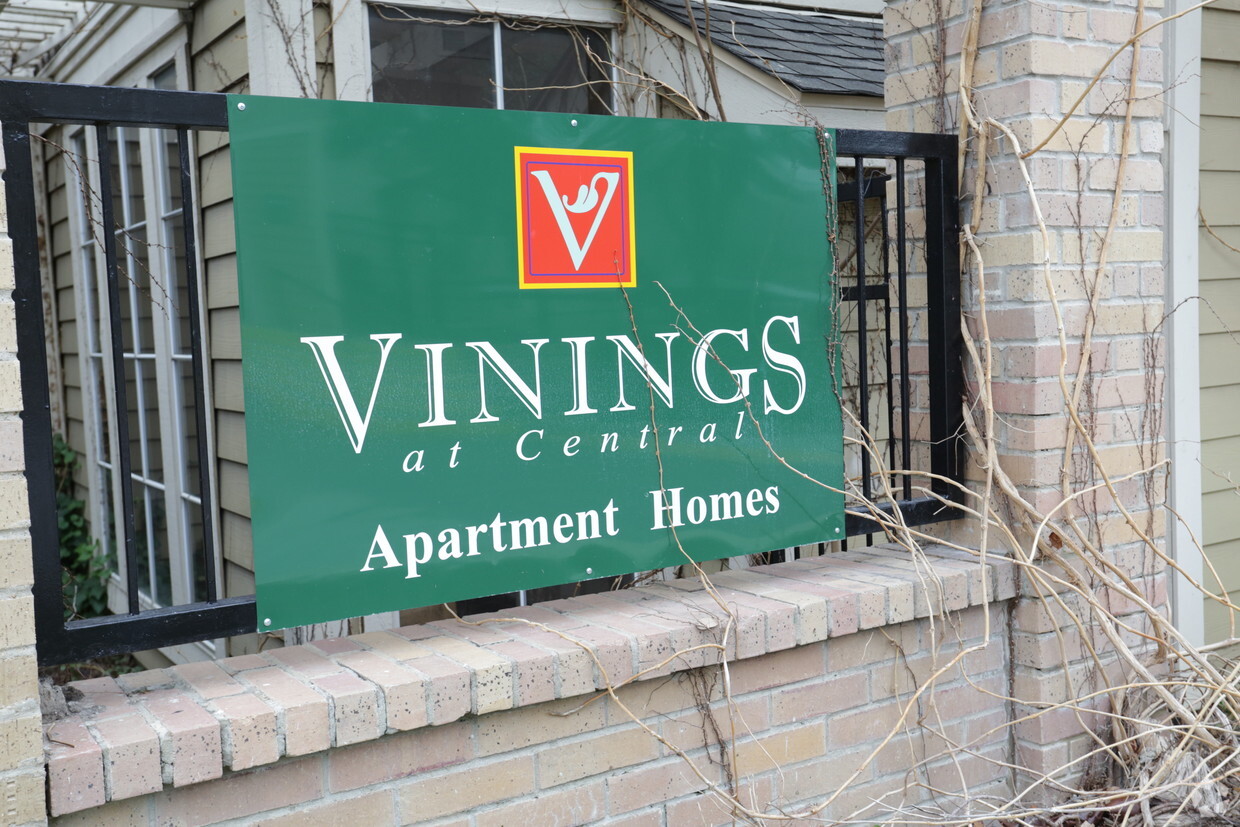 Primary Photo - Vinings at Central