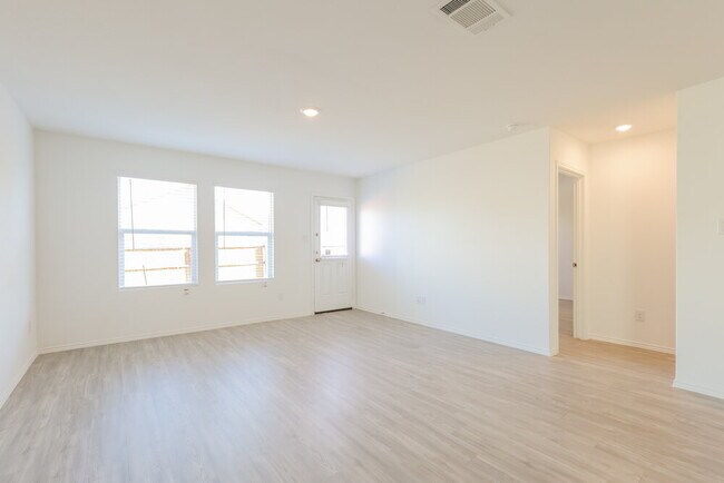 Building Photo - 10515 McClintock Dr