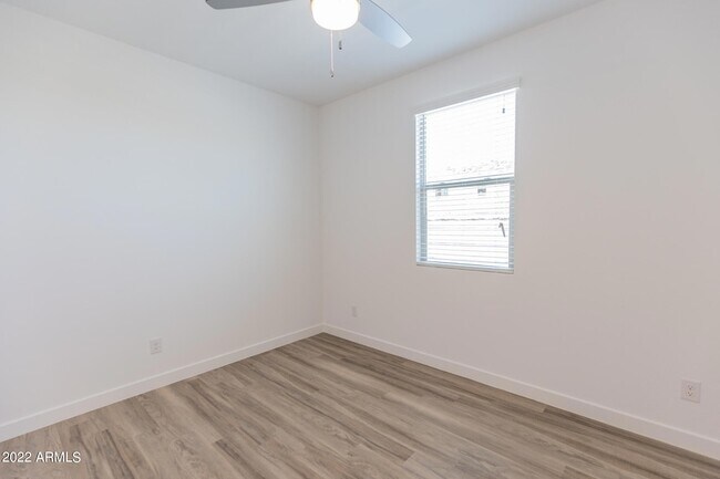 Foto del edificio - 16952 W Diana Ave