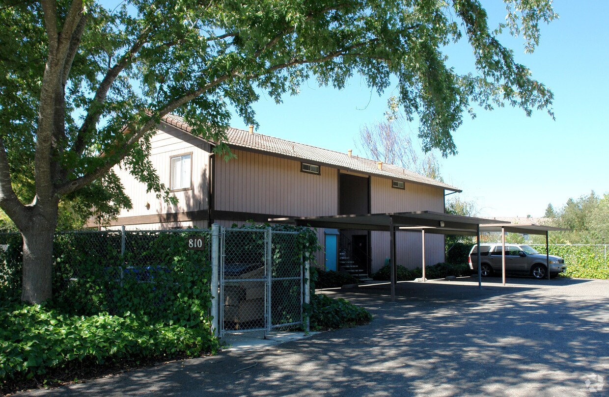 Primary Photo - 810 Carlita Cir