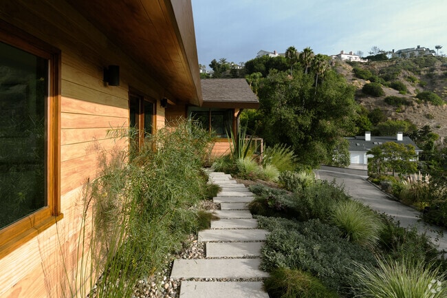 Building Photo - 1336 Las Canoas Rd