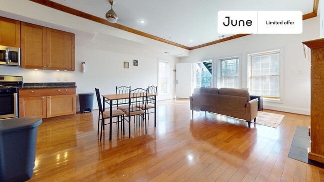 Building Photo - 1337 Girard St NW