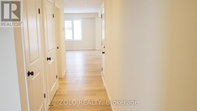 Building Photo - 8 Riddell Dr