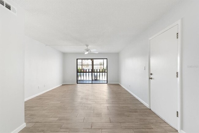 Foto del edificio - 78 Boundary Blvd