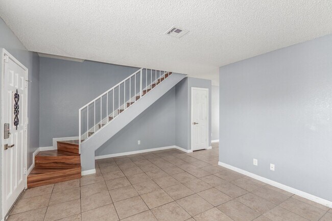 Building Photo - Remodeled 2 bedroom unit just minutes from...