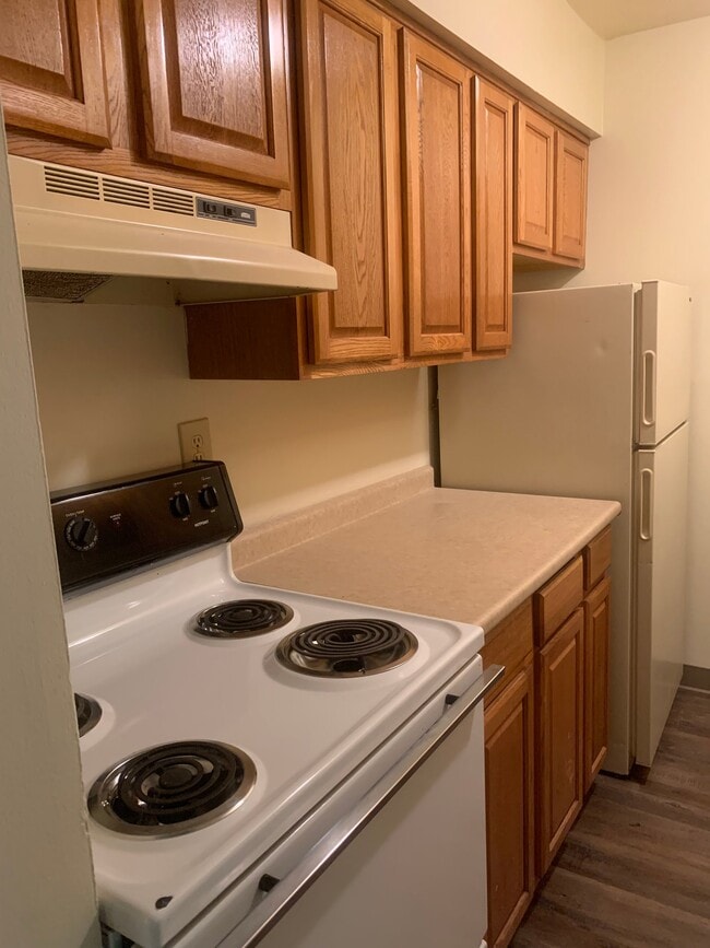 Building Photo - 2065 Sutton Ave