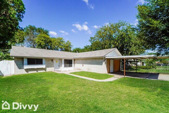 Building Photo - 2623 Lakeledge