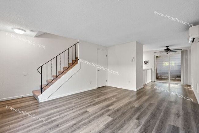 Building Photo - Renovated 2 bedroom townhouse in Piedmont