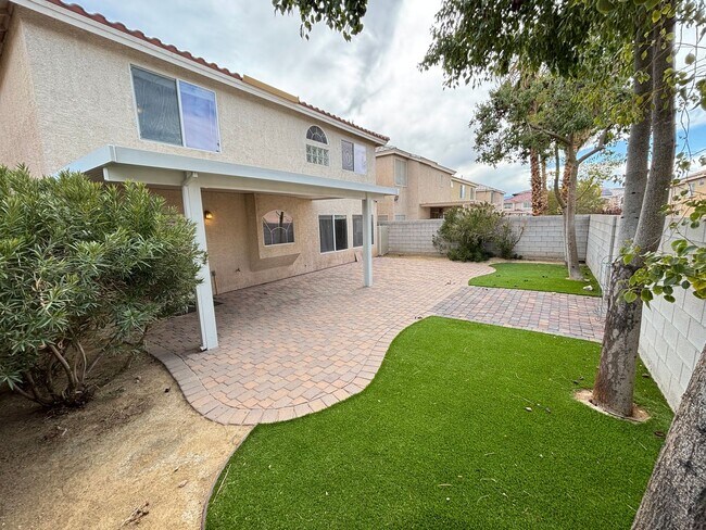 Foto del edificio - Beautiful two-story home with 4Bed /2.5Bath w Loft located in Henderson Nevada! Make the Move for...