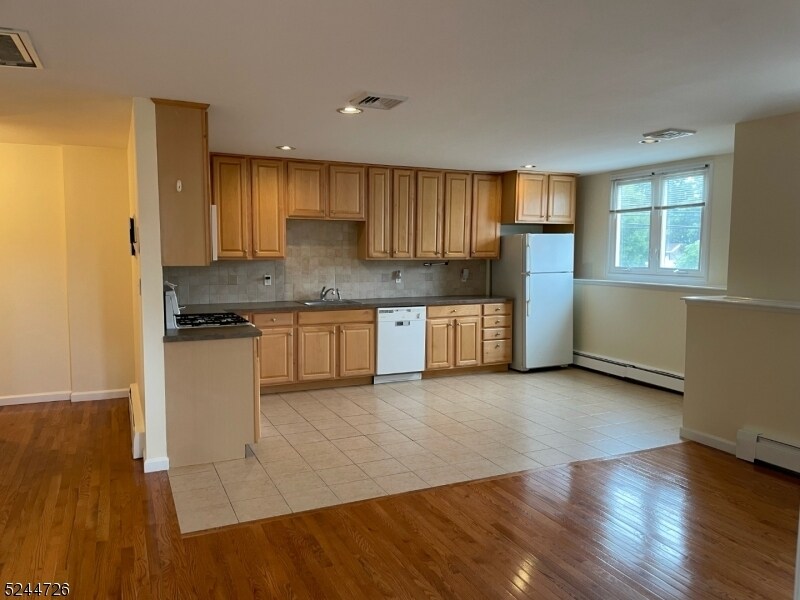 242 Washington Ave Unit B, Nutley, NJ 07110 Room for Rent in Nutley