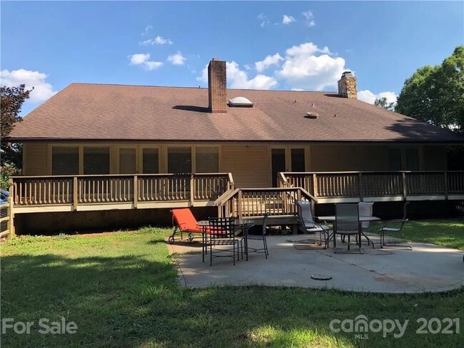 Foto del edificio - Room in House on Ranson Rd