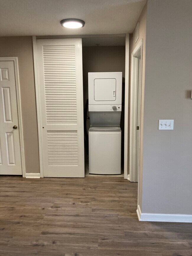 Washer/dryer - 2200 Marsh Hawk Ln