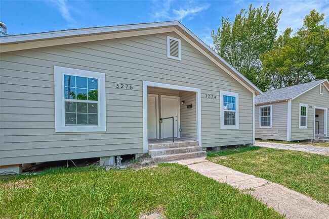Building Photo - 3270 Reeves St
