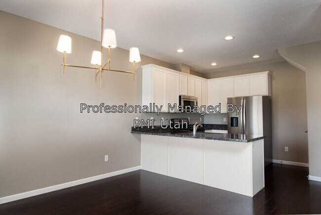 Foto del edificio - 4195 Cresthaven Ln