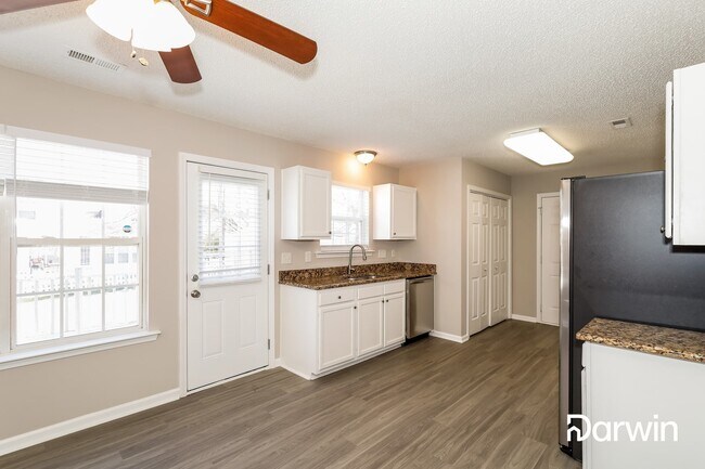 Foto del edificio - 10346 Cannarti Drive, Charlotte, NC 28273