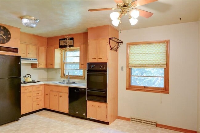 Building Photo - 858 Haynes Dr