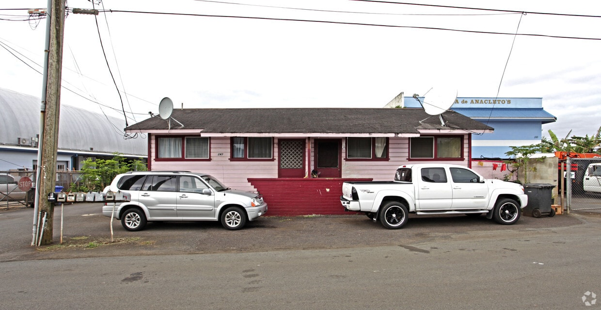 Building Photo - 243 Kellog St