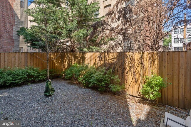 Foto del edificio - 1795 Lanier Pl NW