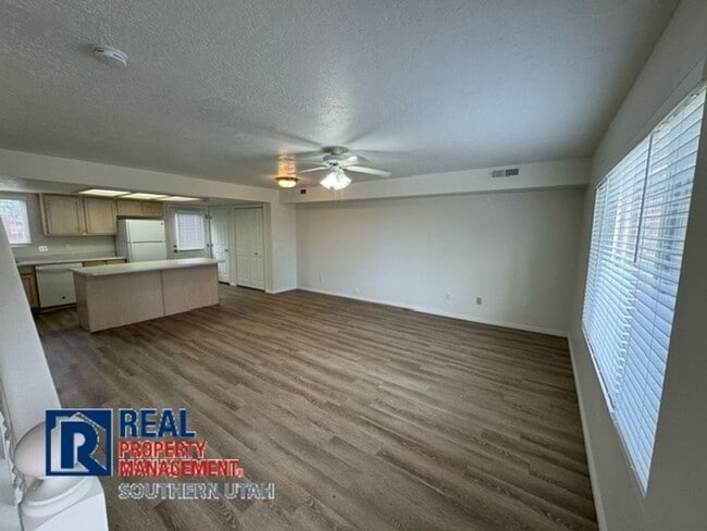 Building Photo - Dixie Downs Townhouse