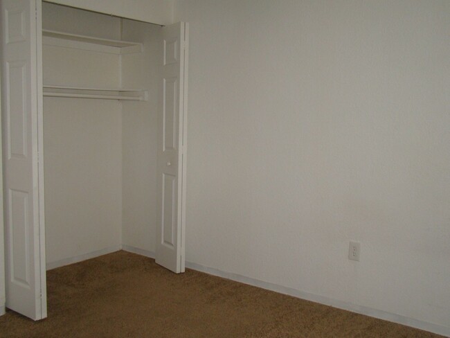 Foto del edificio - The Perfect Location. The Best Price. 1 Mo...