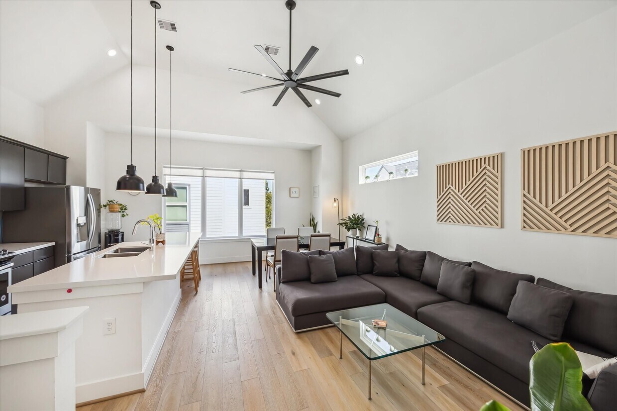 Foto principal - 1131 W 17th St